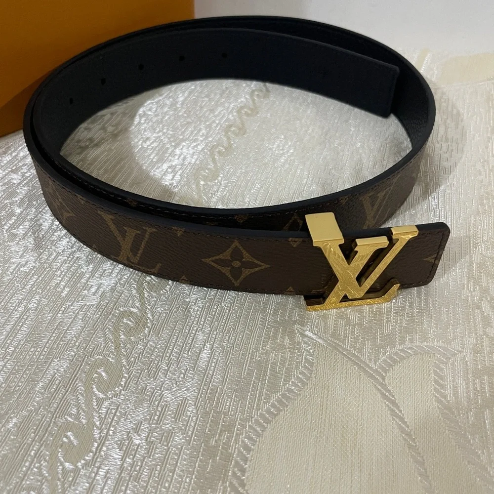 Louis Vuitton Iconic LV Initiales Reversible Belt. Size 85cm/34in.